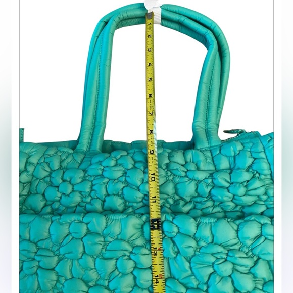 NWT WILDFOX LARGE PUFFY TOTE BAG - GREEN - Picture 4 of 7